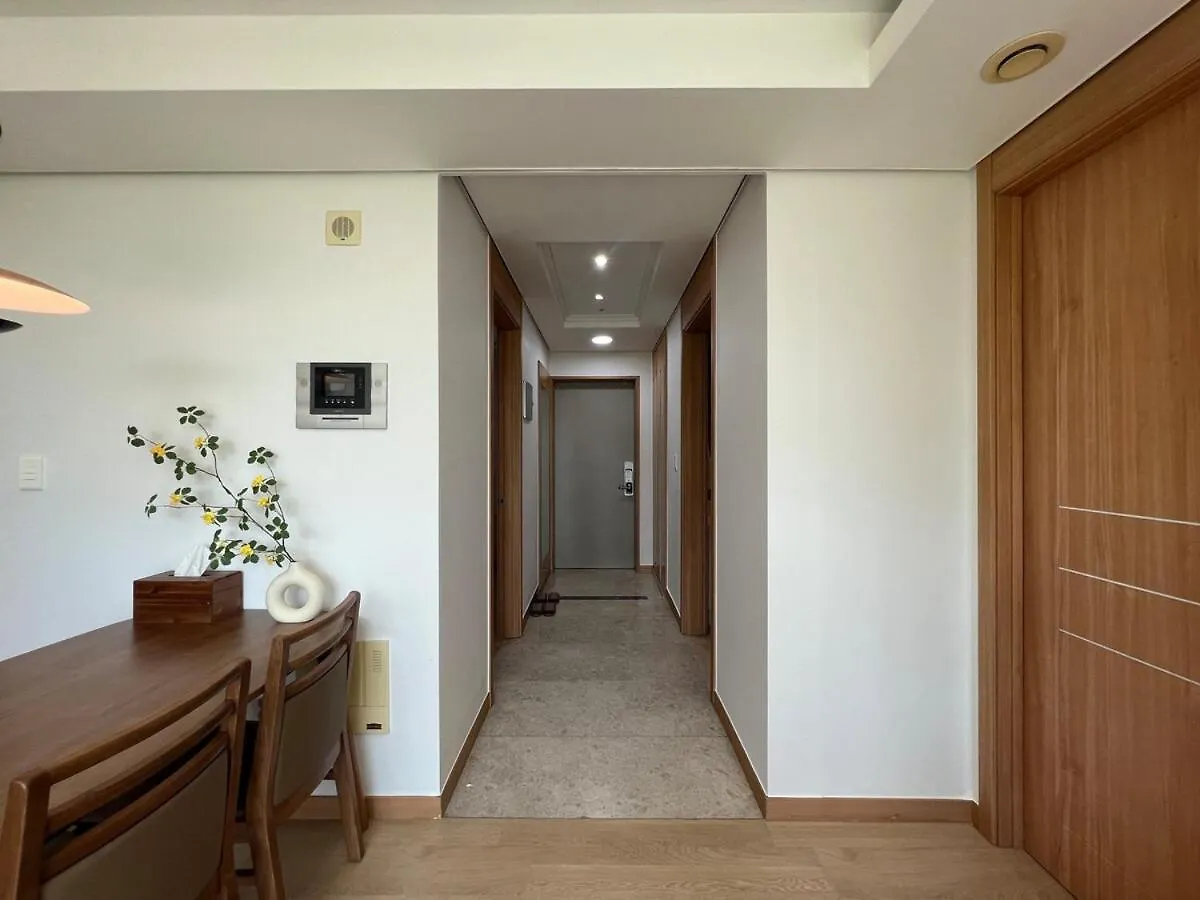 Quiet & Comfy Home, Close To Everything Seoul Apartment