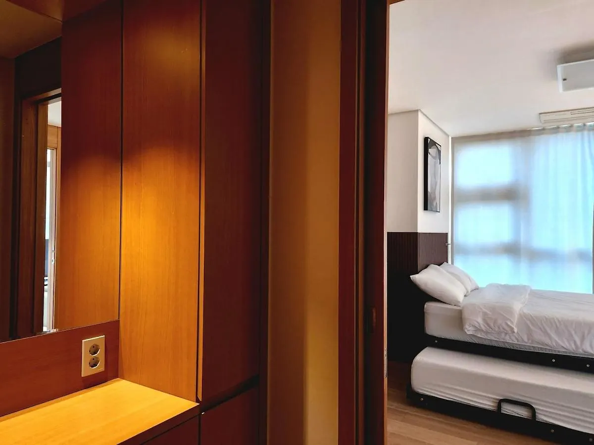 Apartment Quiet & Comfy Home, Close To Everything Seoul