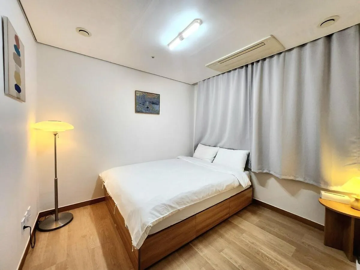 Quiet & Comfy Home, Close To Everything Seoul