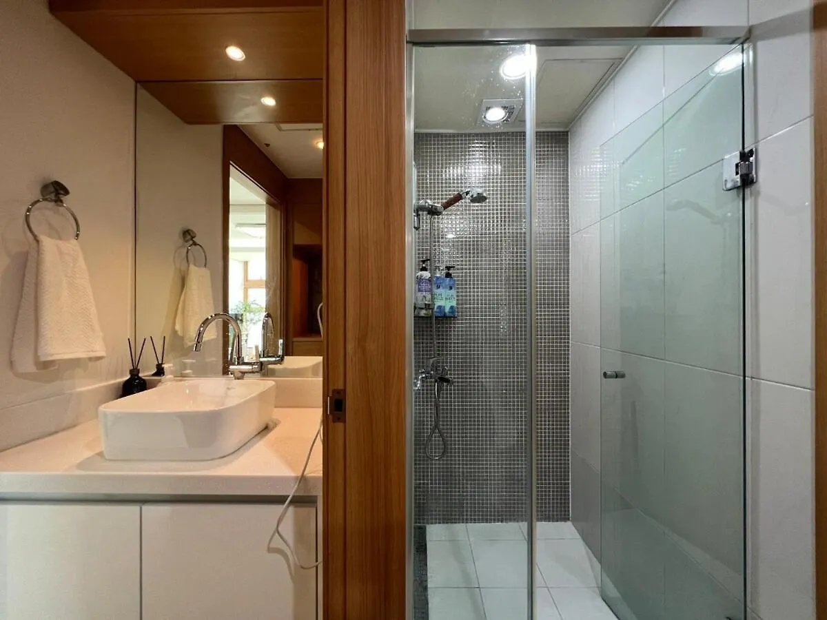 Apartment Quiet & Comfy Home, Close To Everything Seoul